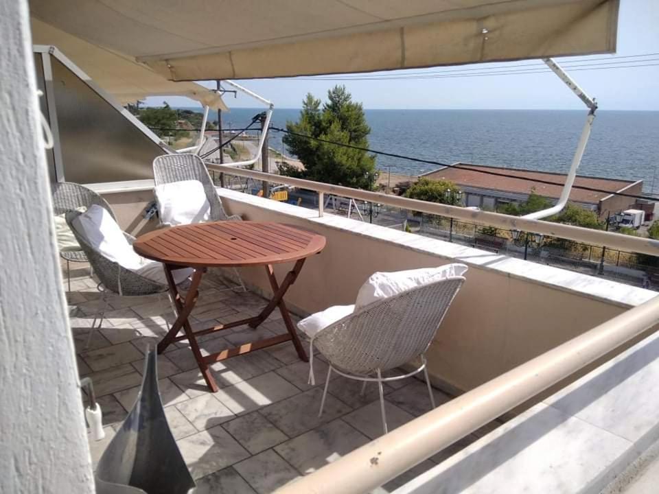 Super view seafront apartment tesisinde bir balkon veya teras