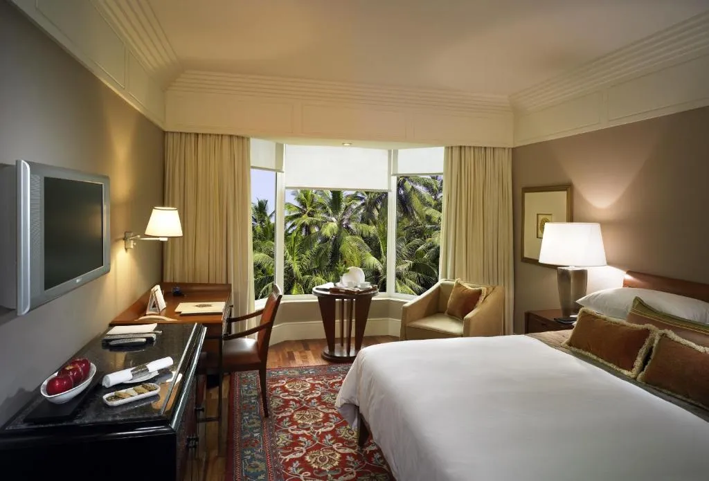 Deluxe Suite with Complimentary Airport transfer, Lounge Access,complimentary usage of meeting room for two hours per stay