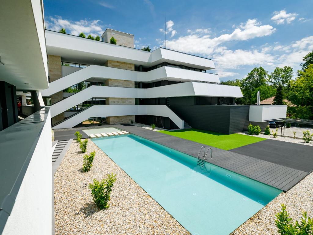 Bazén v ubytovaní Apartment Földvár by Interhome alebo v jeho blízkosti