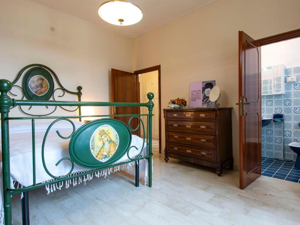 Łóżko lub łóżka w pokoju w obiekcie Holiday Home Miranda by Interhome
