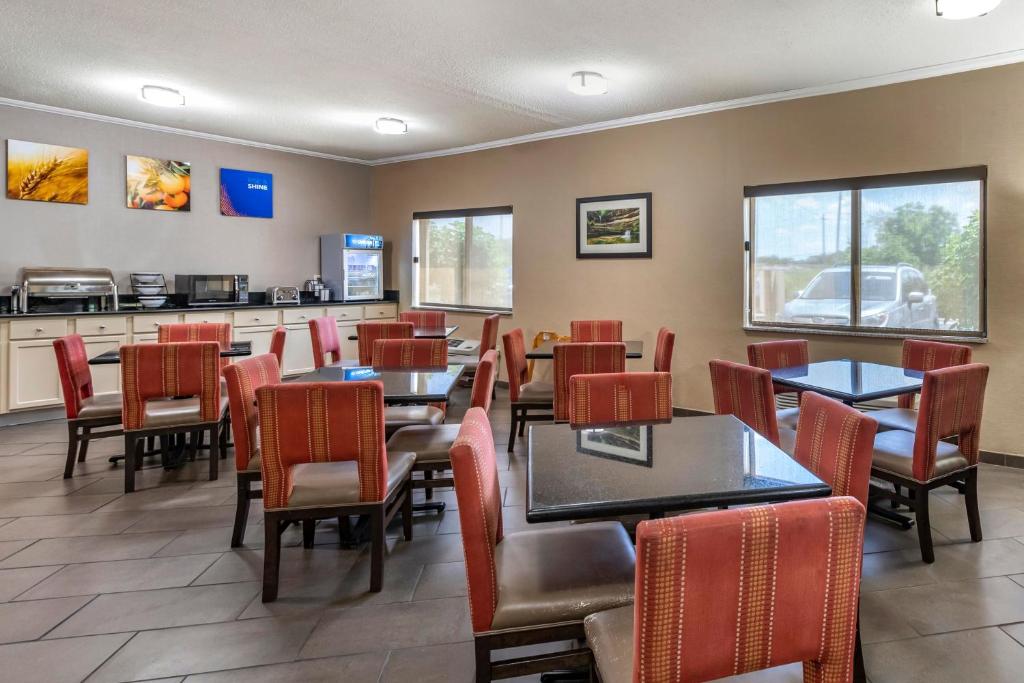 Posezení v ubytování Comfort Inn Moline - Quad Cities