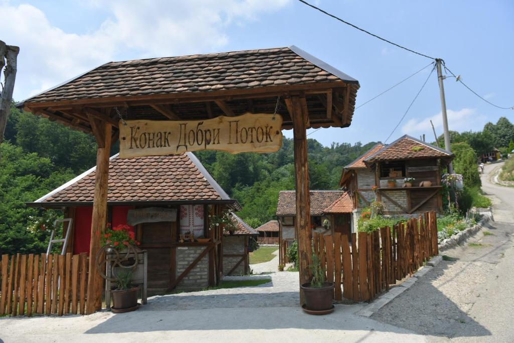 a small house with a sign that reads hunter know honeylords at Konak Dobri Potok in Krupanj