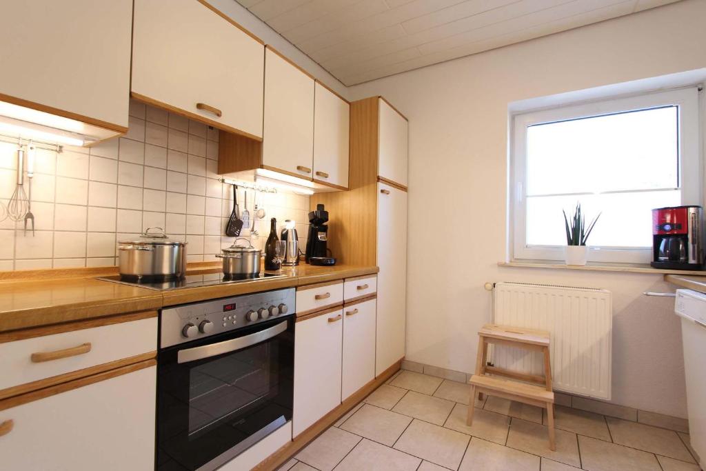 Kuchyň nebo kuchyňský kout v ubytování Haus Hahn Gorch-Fock-Weg 7