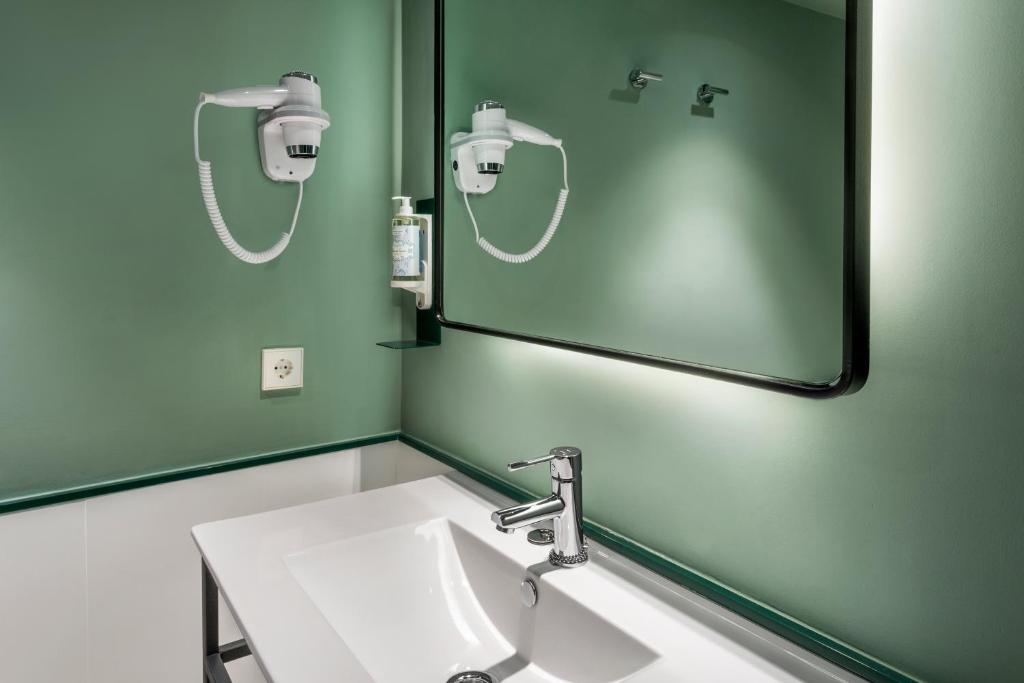 B&B HOTEL Madrid Centro Plaza Mayor - Resim 45