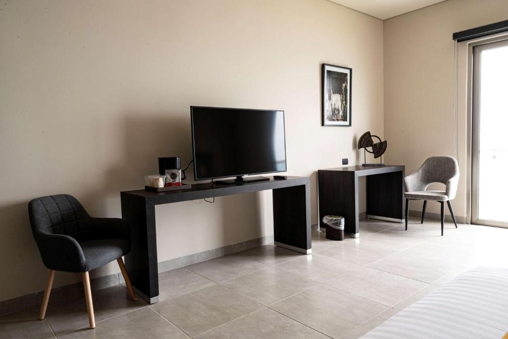TV a/nebo společenská místnost v ubytování Best Western Plus Riviera Veracruz