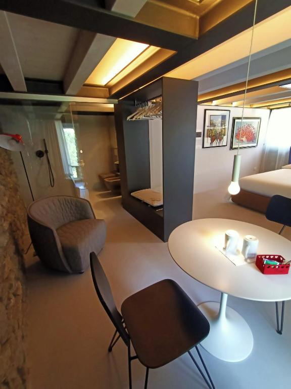 V&V RentRoom Design - Large Double Room