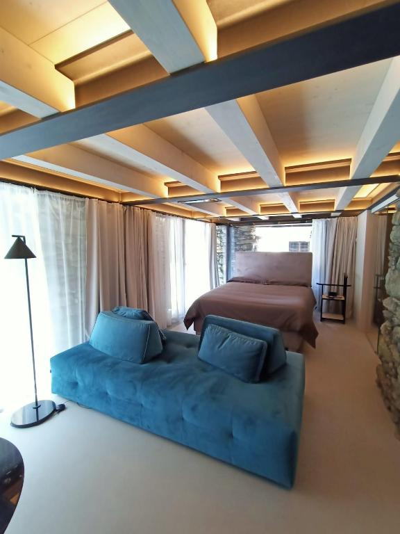V&V RentRoom Design - Large Double Room
