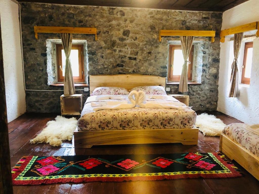 Shpella Guesthouse Theth - Image 2