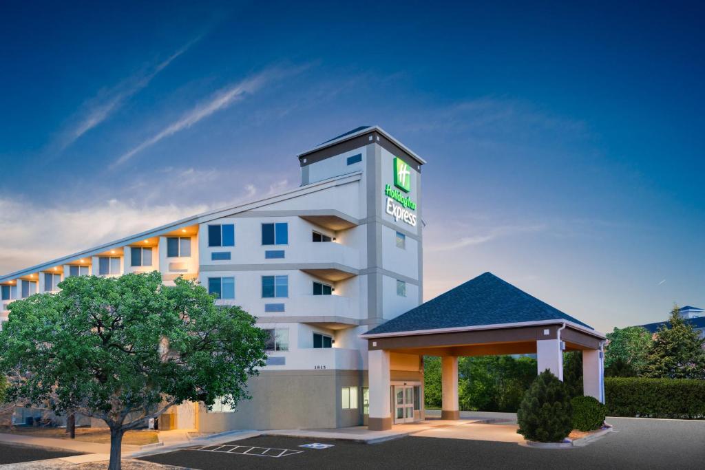 a rendering of the front of a hotel at Holiday Inn Express & Suites Colorado Springs-Airport, an IHG Hotel in Colorado Springs