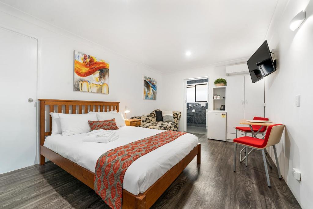 Postel nebo postele na pokoji v ubytování Esk Wivenhoe Motor Inn
