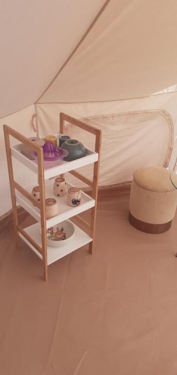 Postel nebo postele na pokoji v ubytování Farm Glamping tent on Acquaviva Bay