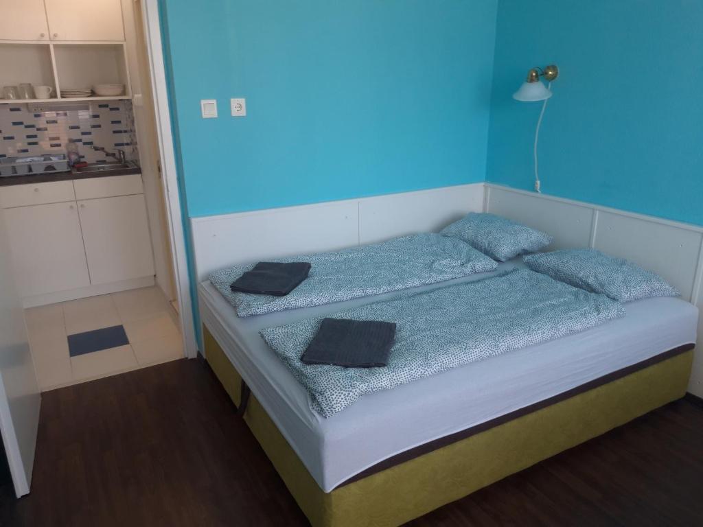 Posteľ alebo postele v izbe v ubytovaní KR Apartman Siófok