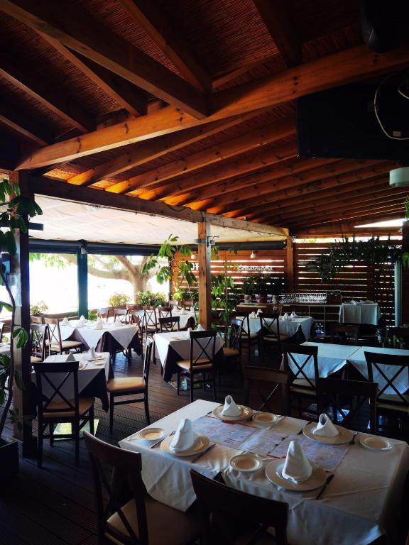 Restaurace v ubytování Hotel Embarcadero de Calahonda de Granada