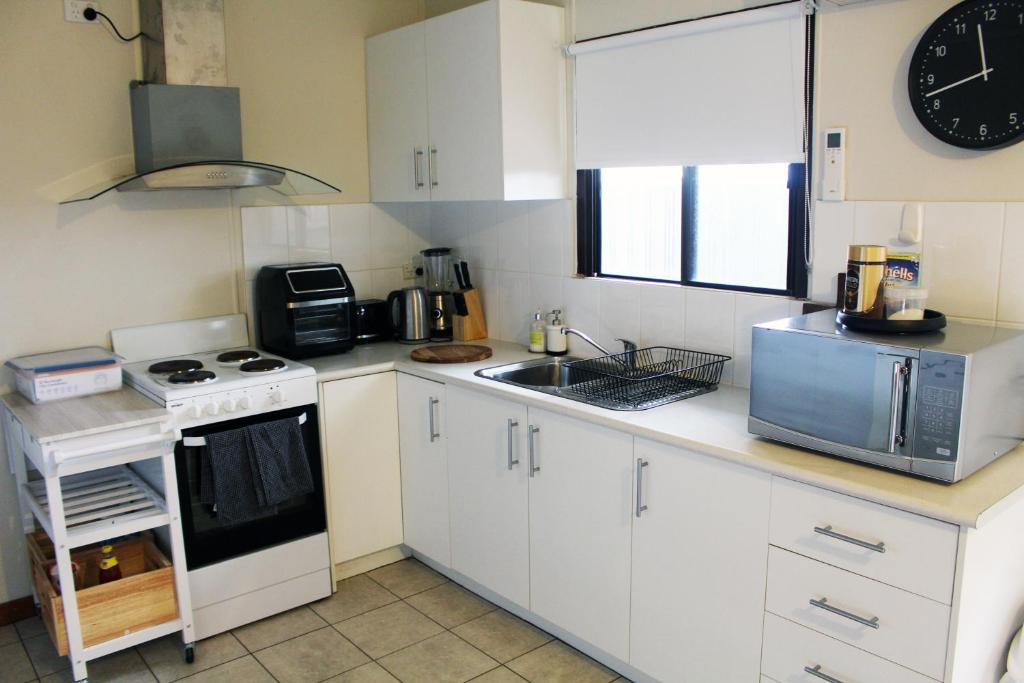 Investigator Beach Breeze Apartments U2 photo
