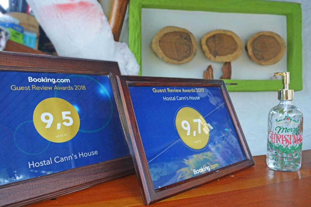 Certifikát, hodnocení, plakát nebo jiný dokument vystavený v ubytování Hostal Cann's House