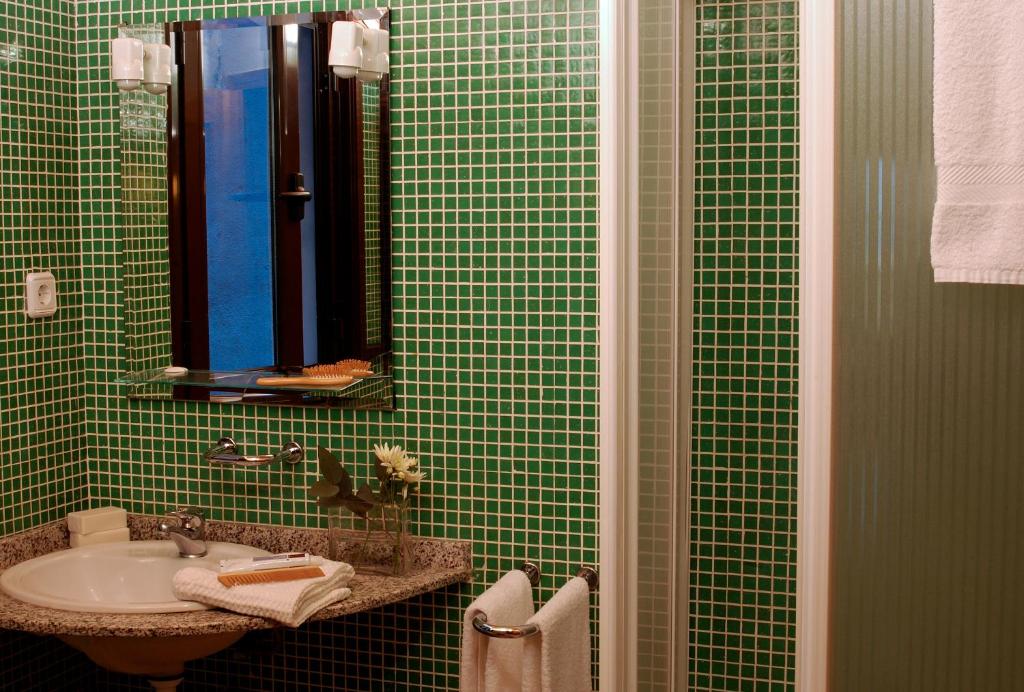 AinB Las Ramblas-Guardia Apartments - Studio (2 Adults)