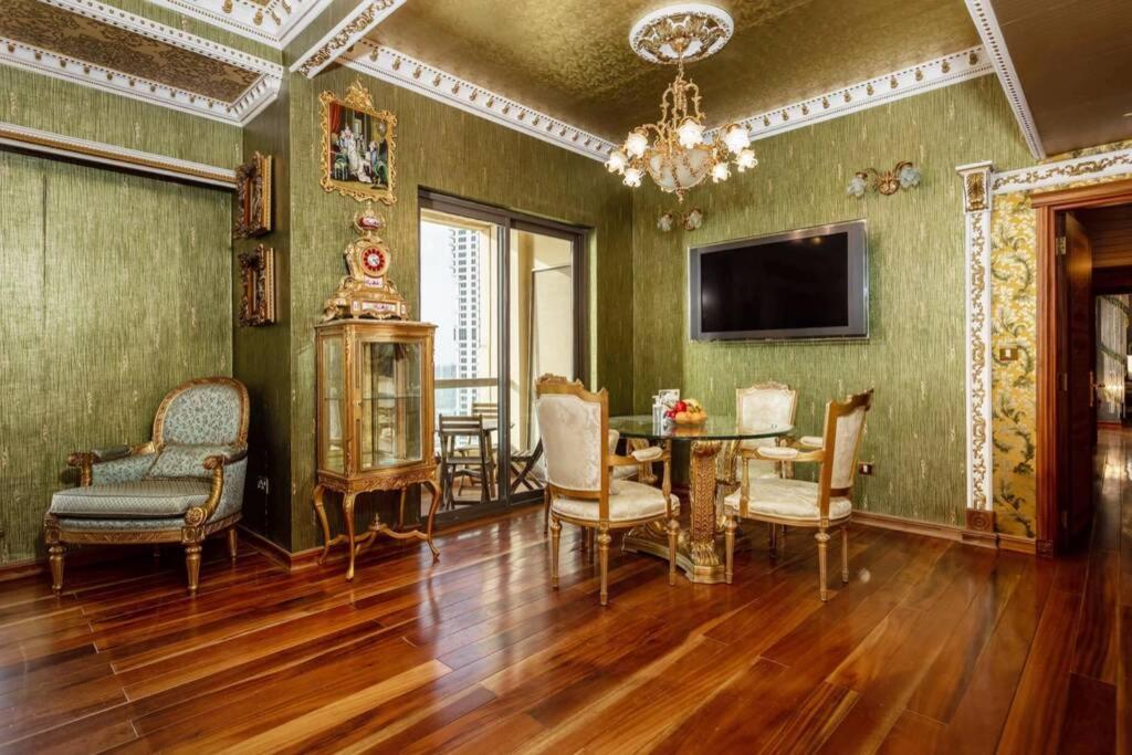 Fotografie z fotogalerie ubytování Victorian Jewel - 2BR - Panoramic Sea & Palm View v Dubaji