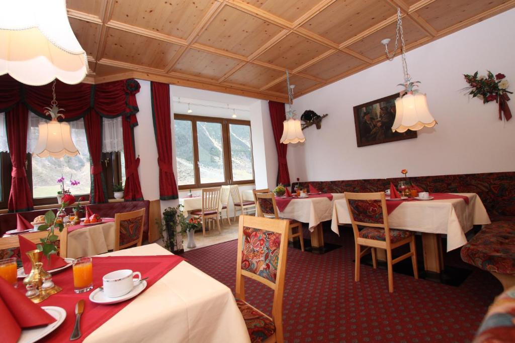 Televízia a/alebo spoločenská miestnosť v ubytovaní Apart Garni Romantica