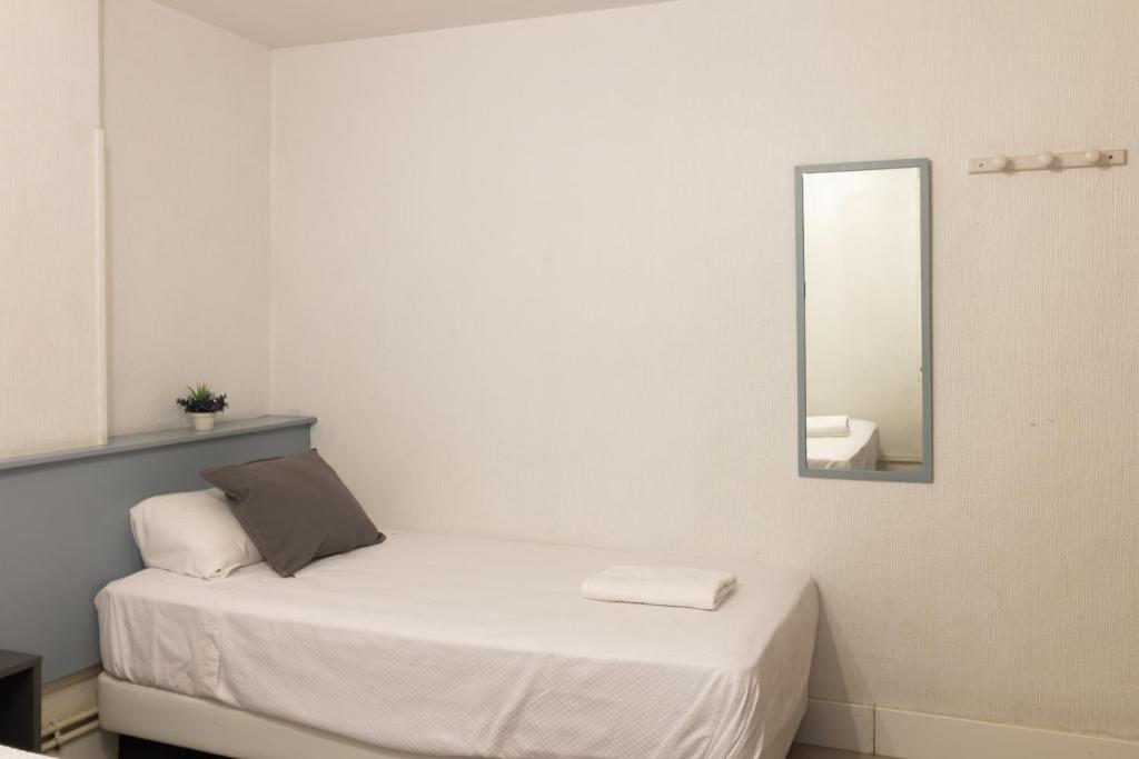Pensión Arias - Twin Room