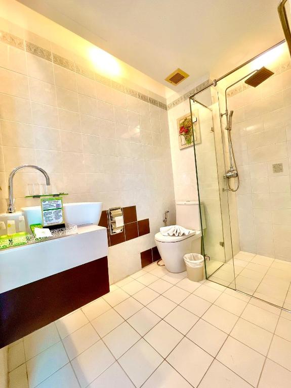 Koupelna v ubytování C & N Hotel Patong, Phuket