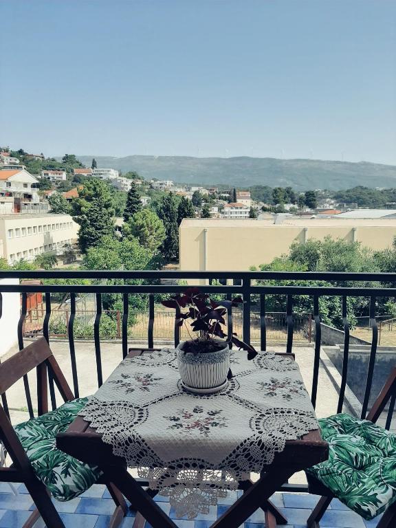 a table with a vase on top of a balcony at Guesthouse DONA in Ulcinj