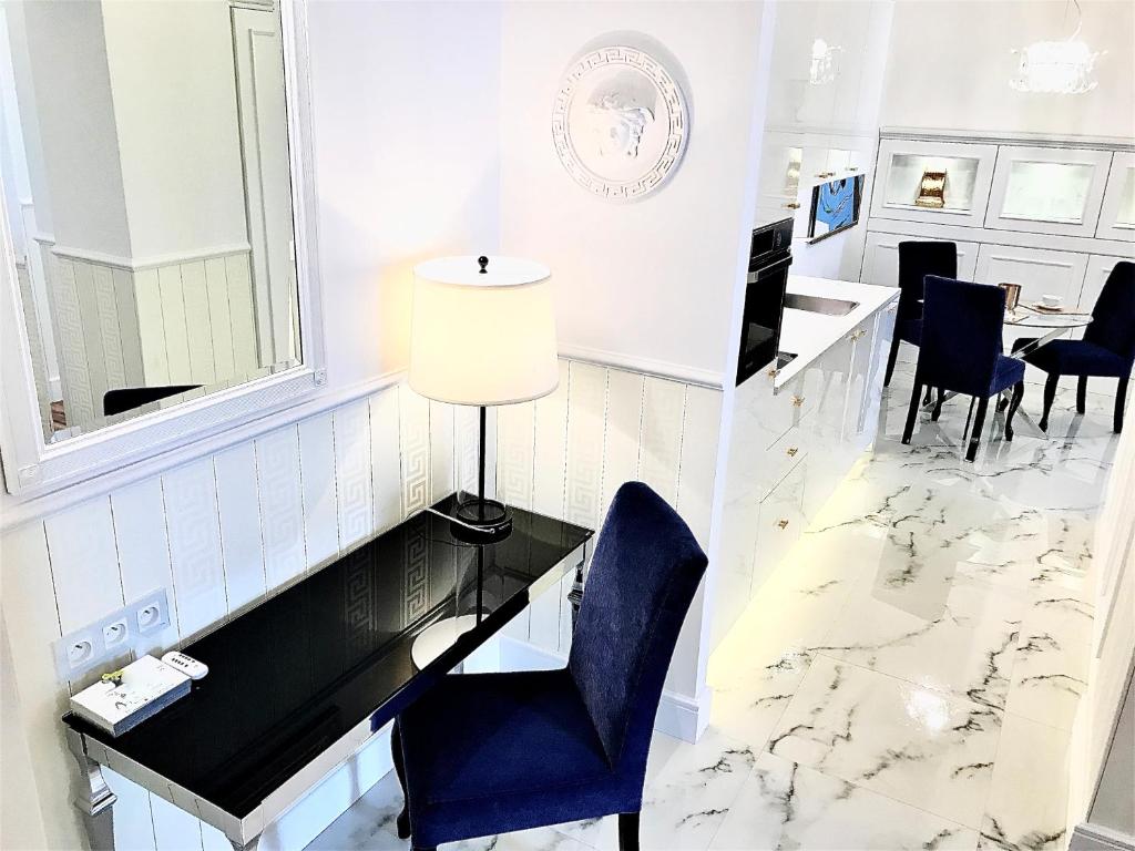 Posezení v ubytování MONDRIAN Luxury Suites UNESCO Old Town