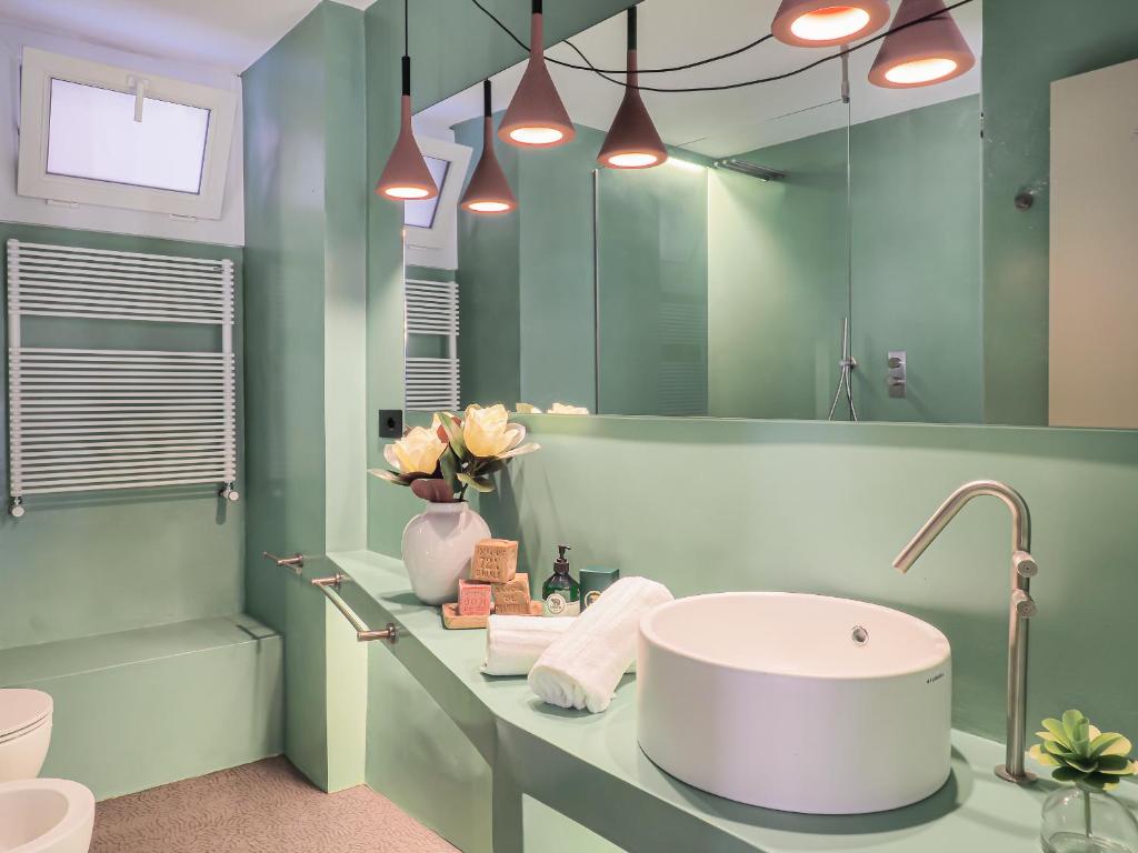A bathroom at Dreamers Sea View
