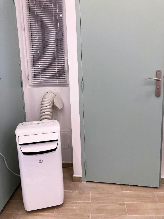 a bathroom with a toilet in a room with a door at Charmant F4 proche de la gare Saint Charles in Marseille