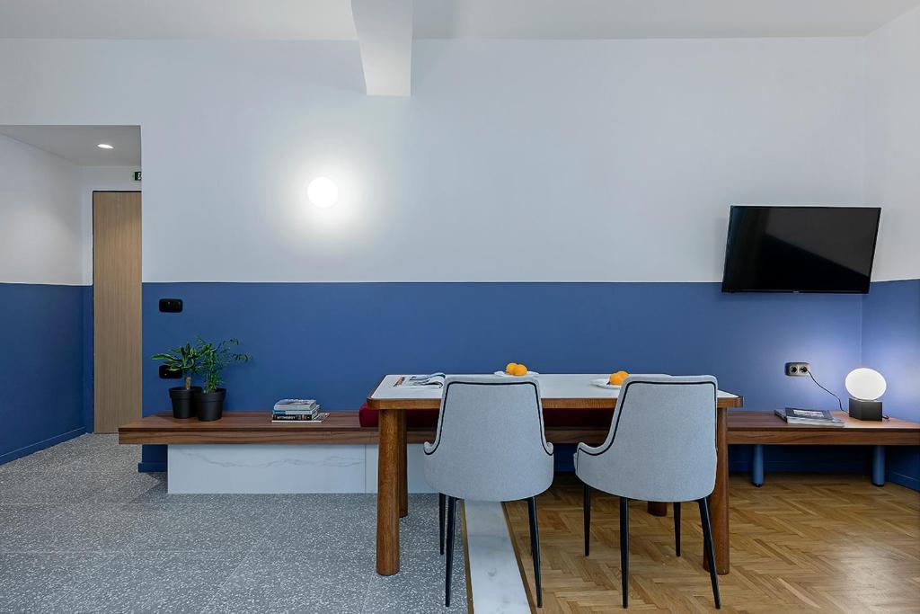 Acro Urban Suites - 12