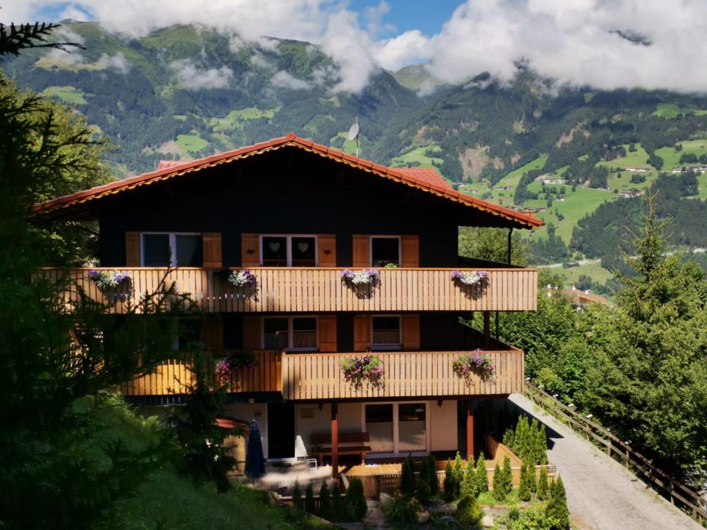 Fotografia z galérie ubytovania Landhaus Julia v destinácii Hainzenberg