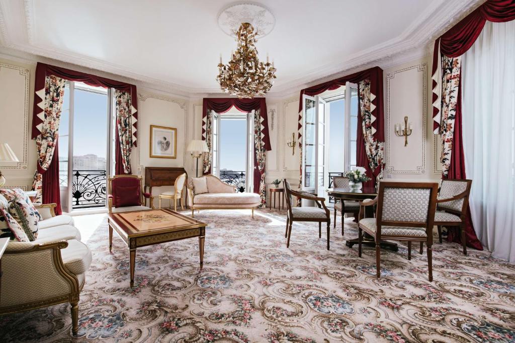 Posezení v ubytování Hôtel du Palais Biarritz, in The Unbound Collection by Hyatt