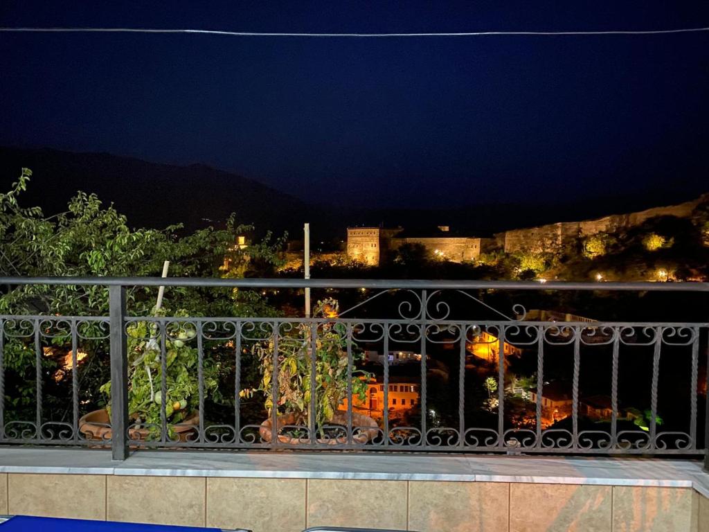 Foto sihtkohas Gjirokastër asuva majutusasutuse Inn Cloud Gjirokaster galeriist