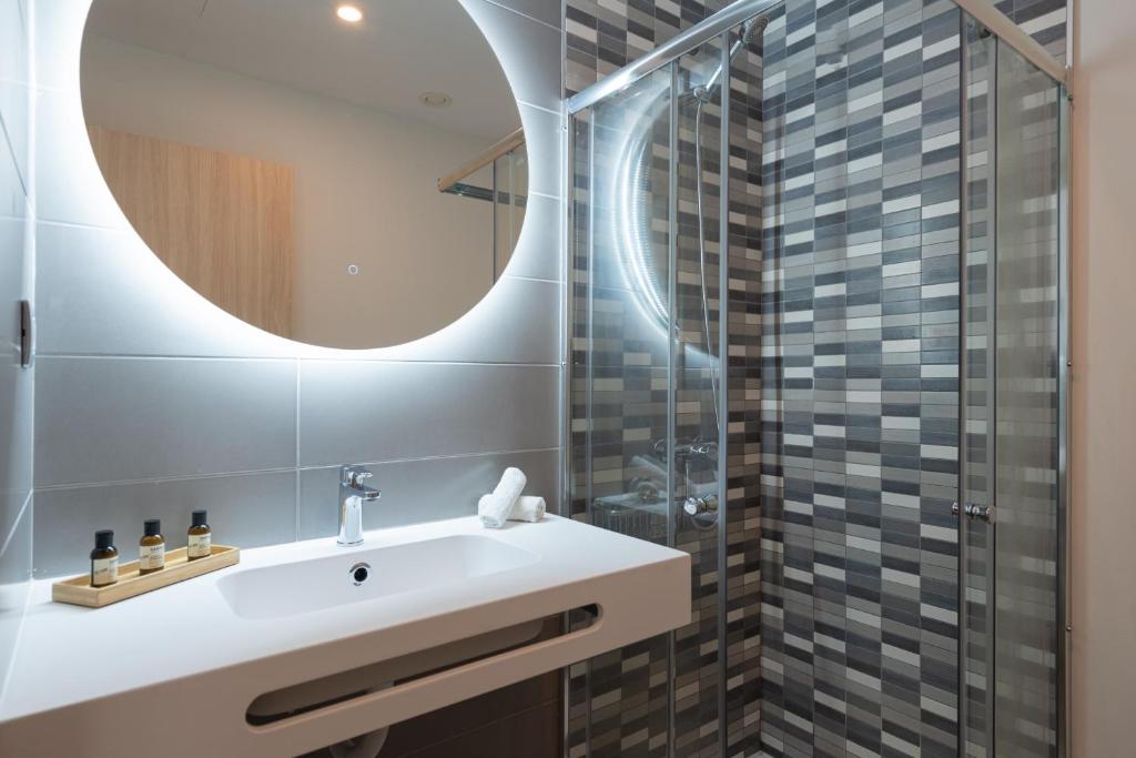 HomeForGuest Apartamento en residencia de lujo con terraza y ...