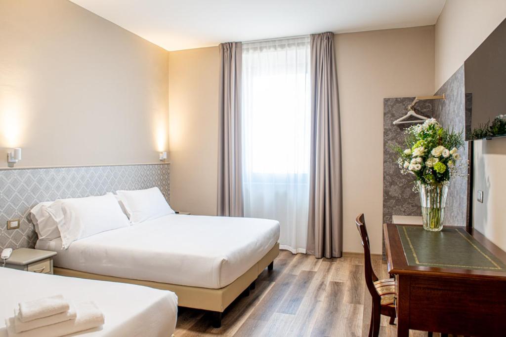 Postel nebo postele na pokoji v ubytování Hotel Della Rosa