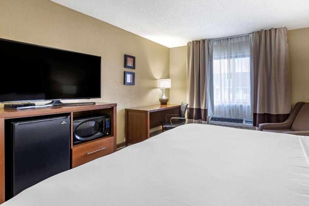 Postel nebo postele na pokoji v ubytování Comfort Inn Moline - Quad Cities