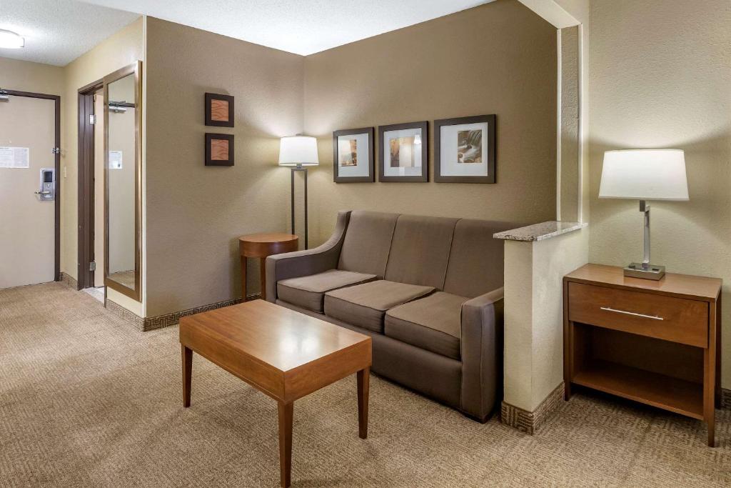 Posezení v ubytování Comfort Inn Moline - Quad Cities
