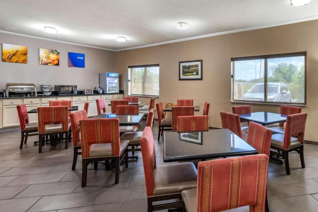 Posezení v ubytování Comfort Inn Moline - Quad Cities