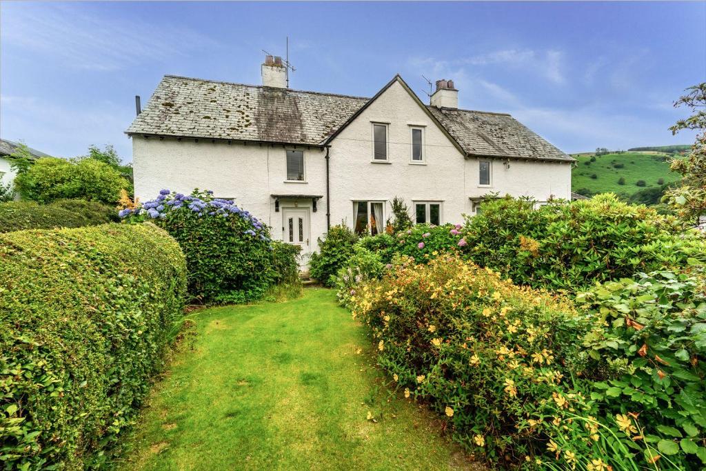 Κήπος έξω από το Rose Bank Cottage