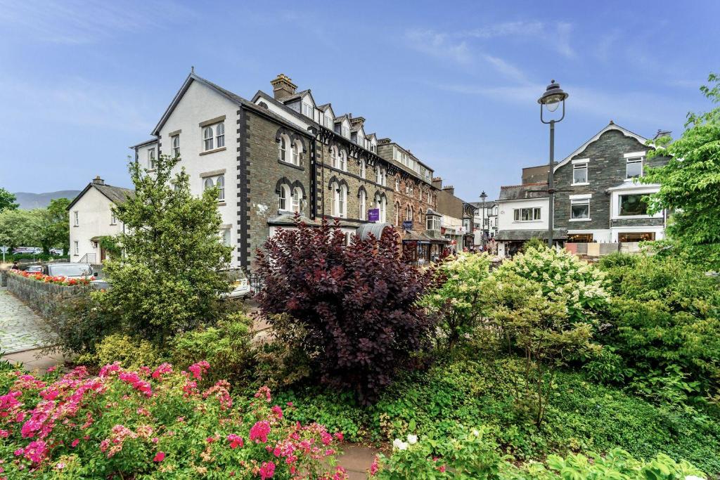 a row of houses in a city with flowers at Mountain View in Keswick