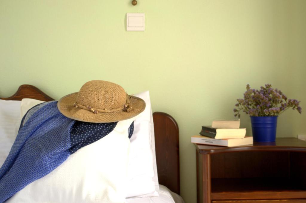 Postel nebo postele na pokoji v ubytování Avra Pension