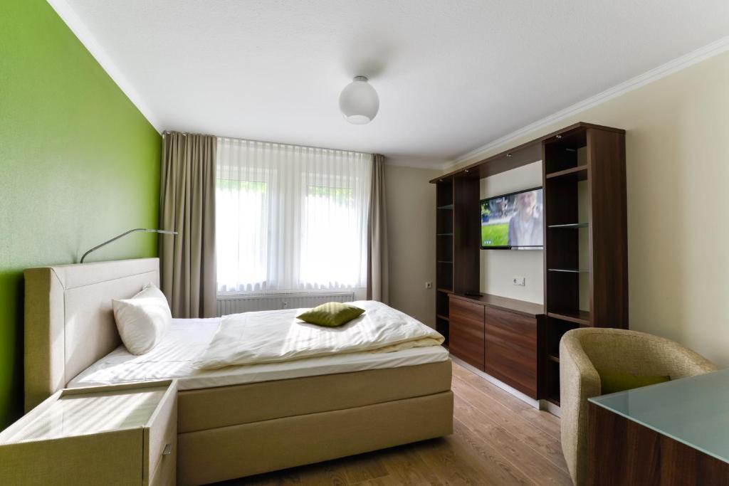 Postel nebo postele na pokoji v ubytování Hotel am Herkules