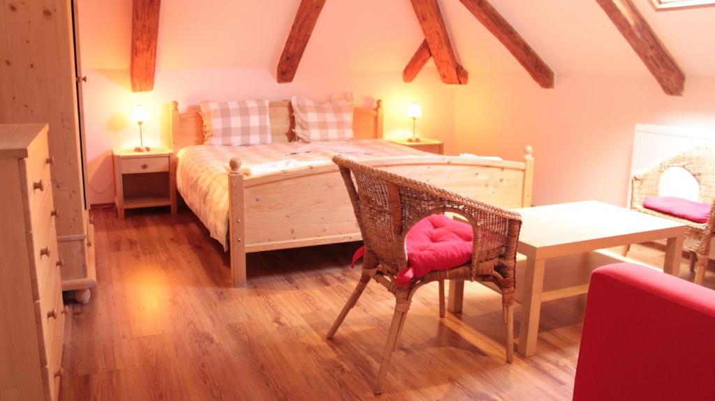 Postel nebo postele na pokoji v ubytování Garni Hotel St Anna