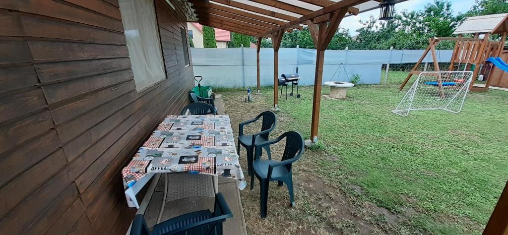 Vonkajšia záhrada v ubytovaní Vacsacsi vendégház