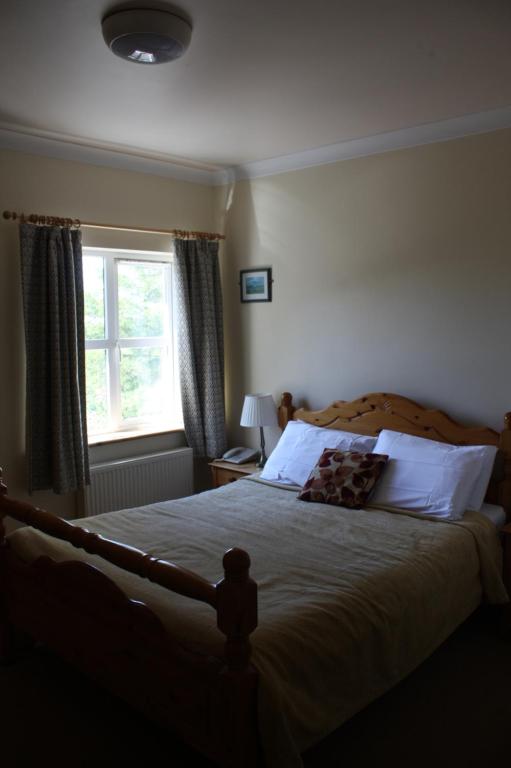 Postel nebo postele na pokoji v ubytování Dan O'Hara Farmhouse B&B