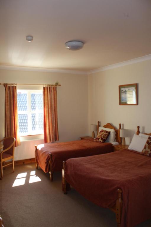 Postel nebo postele na pokoji v ubytování Dan O'Hara Farmhouse B&B