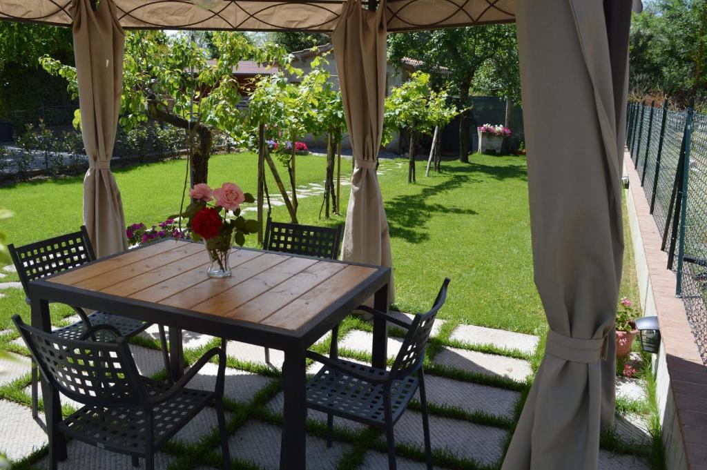 Vonkajšia záhrada v ubytovaní La Piccola Loggia