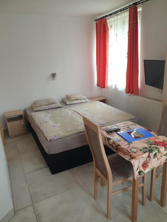 Postel nebo postele na pokoji v ubytování Anita Apartman Sopron