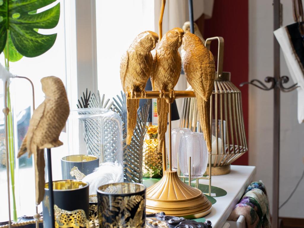 two birds perched on a stand on a table at Hotel Zum Vetter in Finsterwalde