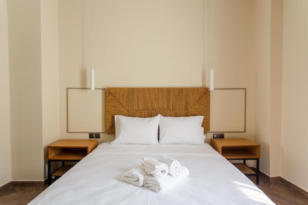 Ένα ή περισσότερα κρεβάτια σε δωμάτιο στο Leone Suites
