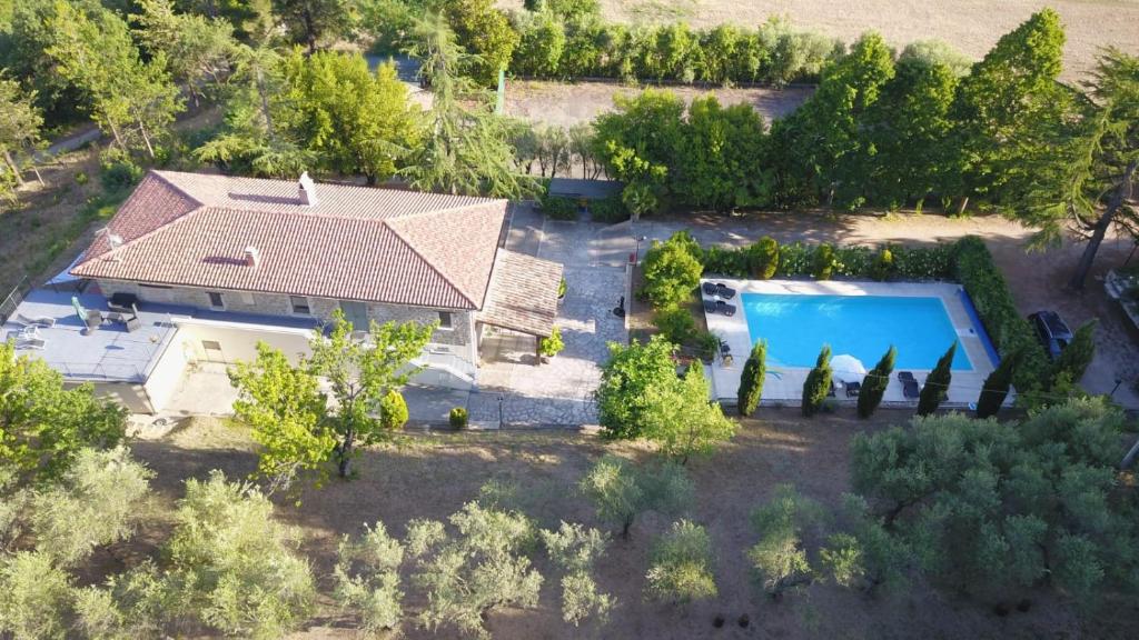 an aerial view of a house with a swimming pool at Villa La Passione B&B in Venarotta